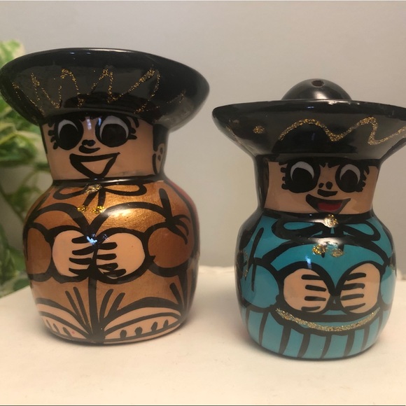 Handmade and painted salt and pepper shakers - Picture 3 of 4